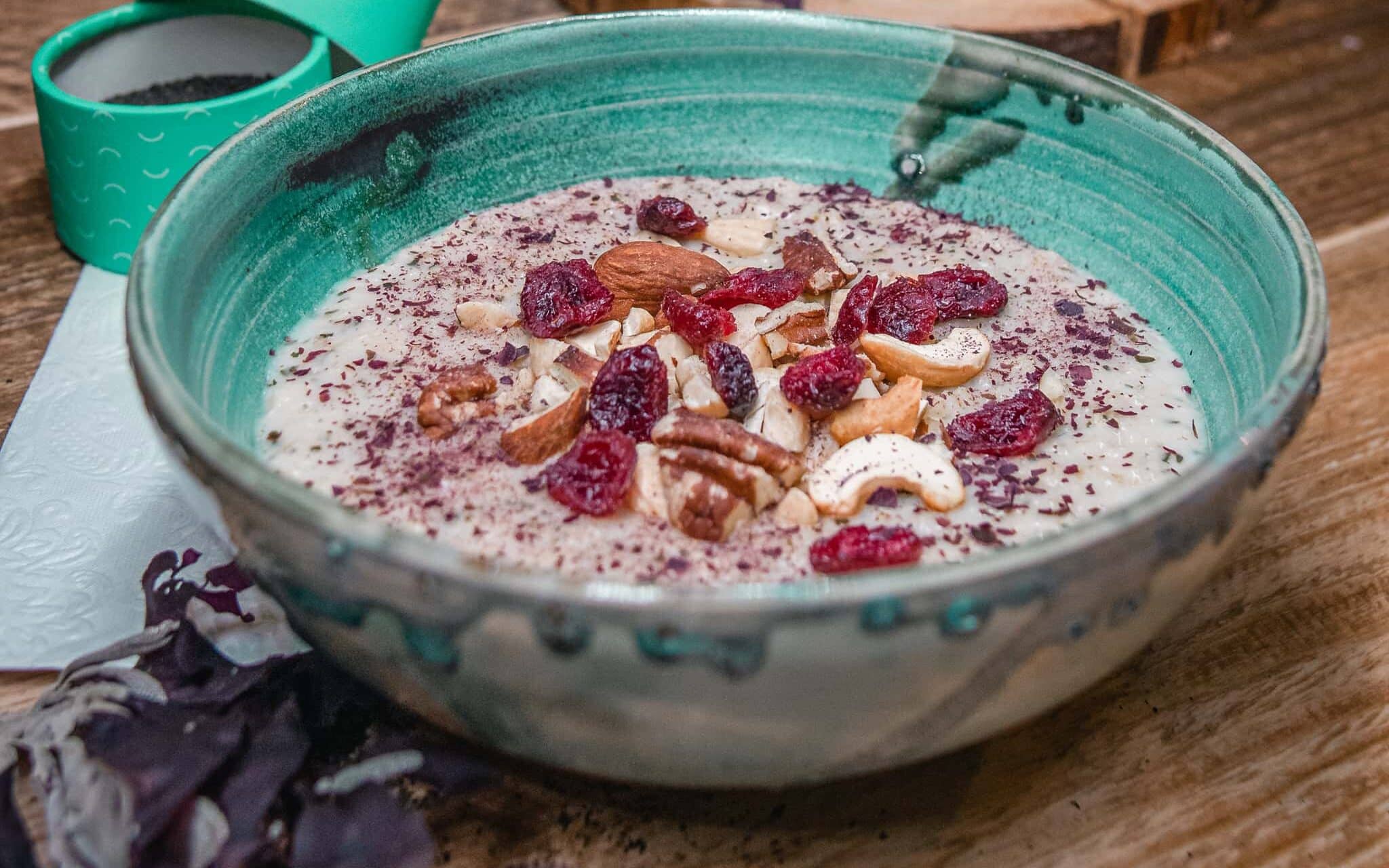 Oatmeal with seaweed