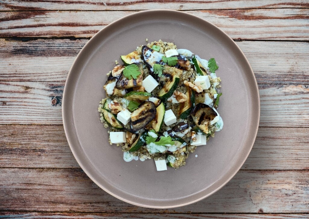 quinoa salad with seaweed and vegetables
